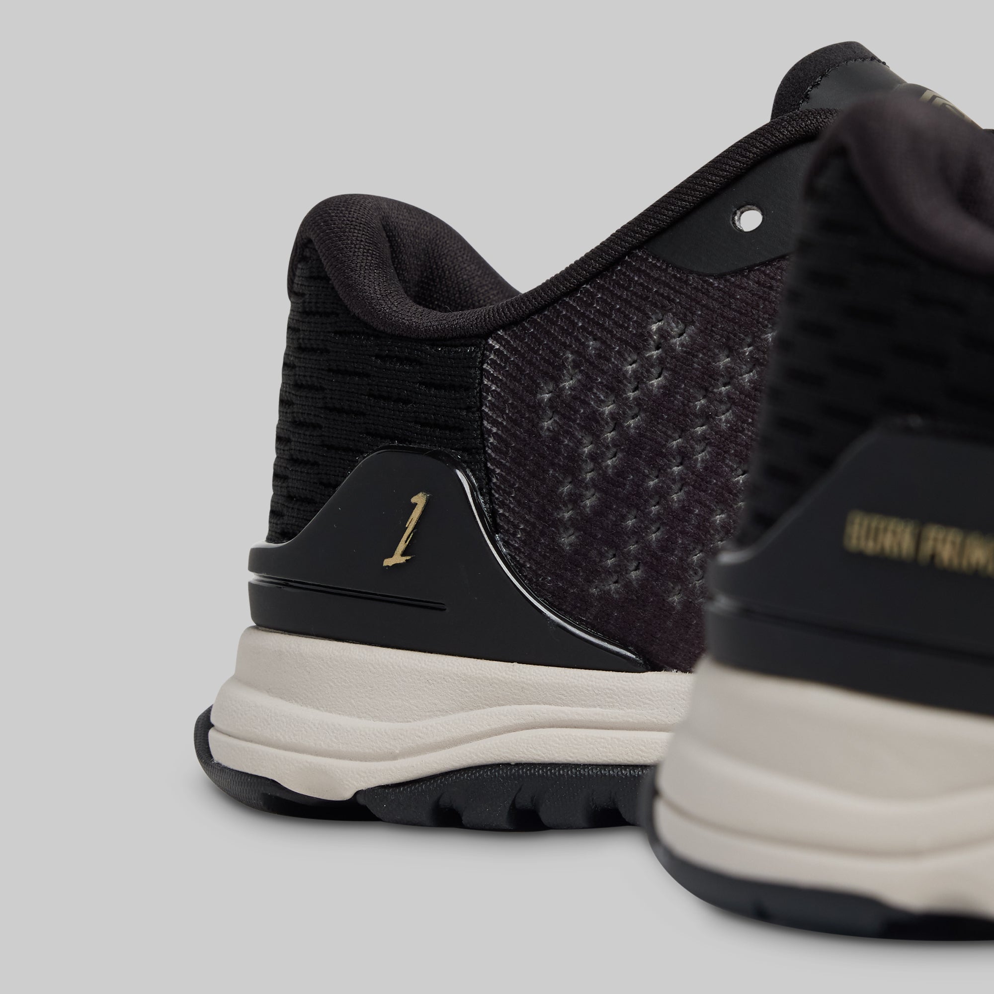 Women's Savage 1 (Black/Gold)